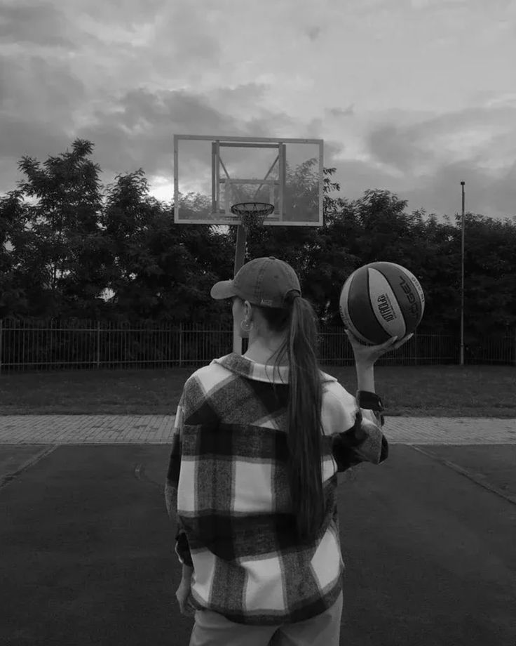 Basketball PFP Black and White