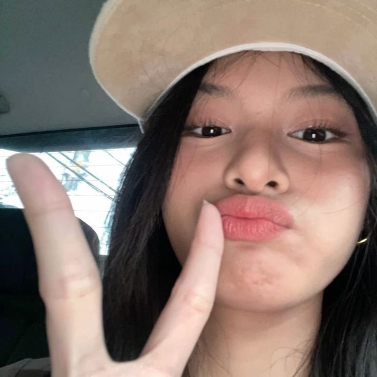 A Discord girl pfp shows cute, stylish, and aesthetic vibes