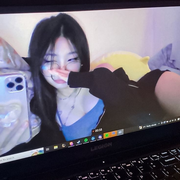 Discord girl pfp highlights individuality with anime or soft styles